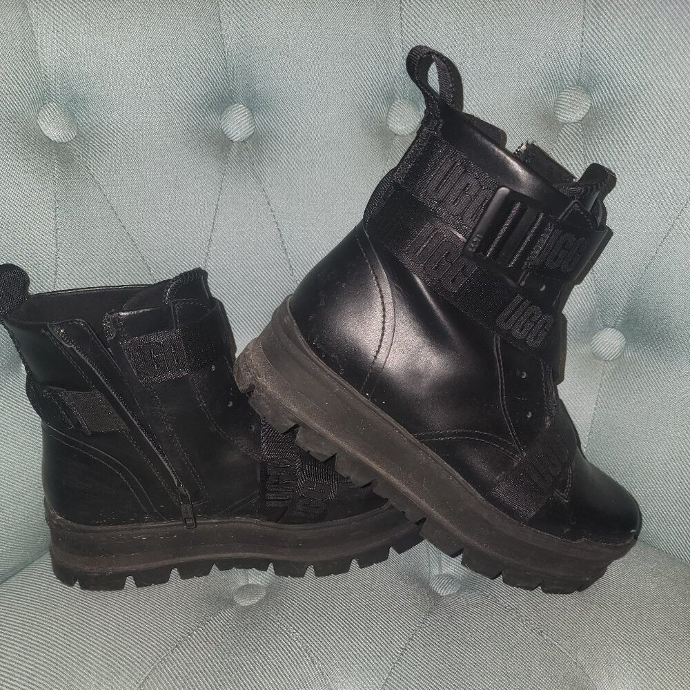 Combat boots